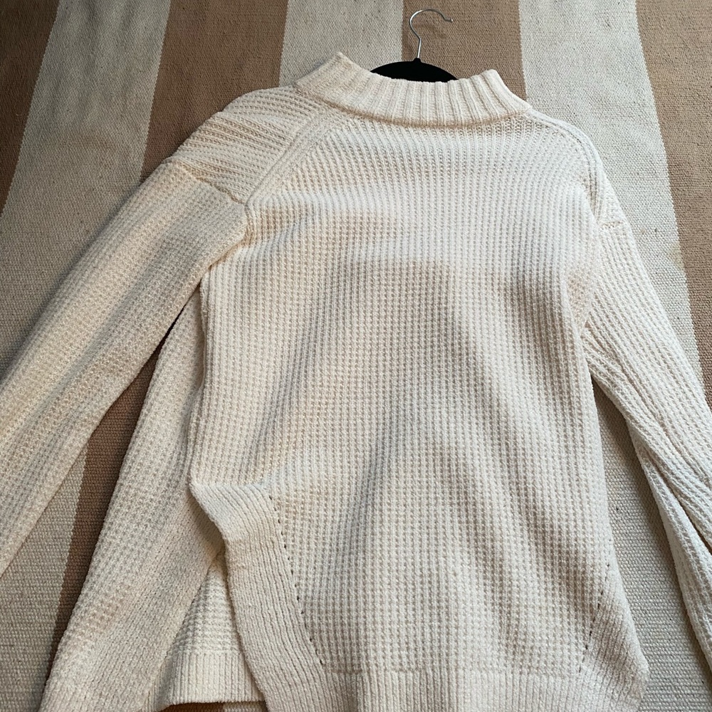 A NEW DAY WHITE SLIT WHITE SWEATER